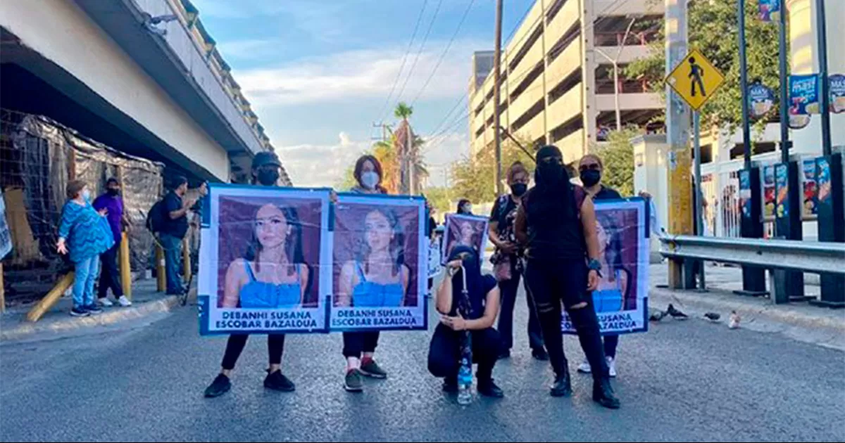 Integrantes de un colectivo feminista bloqueÃ³ por algunos minutos la importante avenida.