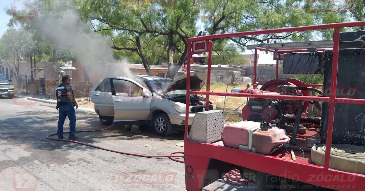 Se incendia vehículo en la colonia San Joaquín