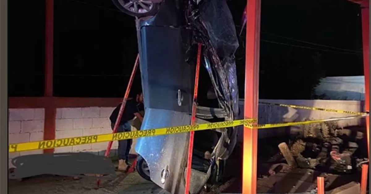 Dos personas que viajaban en el auto terminaron con lesiones graves y Fausto Abel de 33 aÃ±os de edad muriÃ³ en el lugar