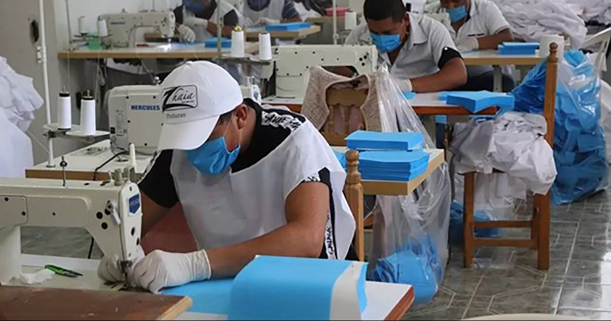 Se analiza la posibilidad de que se regrese al uso obligatorio de cubrebocas al interior de las empresas de Coahuila