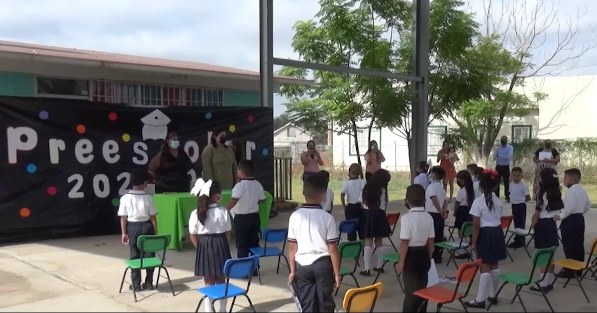 Egresa generación histórica del Jardín de Niños Emiliano Zapata