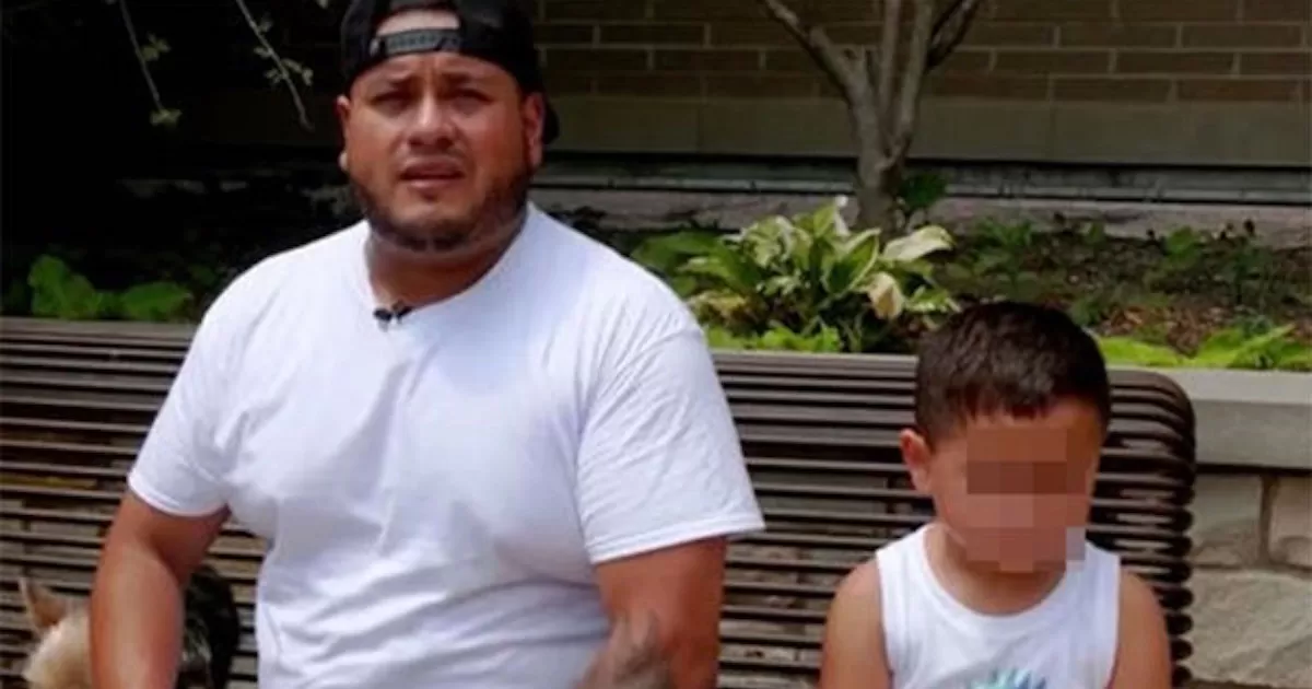 En medio de la lluvia de balas, Alexander Sandoval no hallÃ³ otro lugar mÃ¡s seguro para proteger a su pequeÃ±o hijo