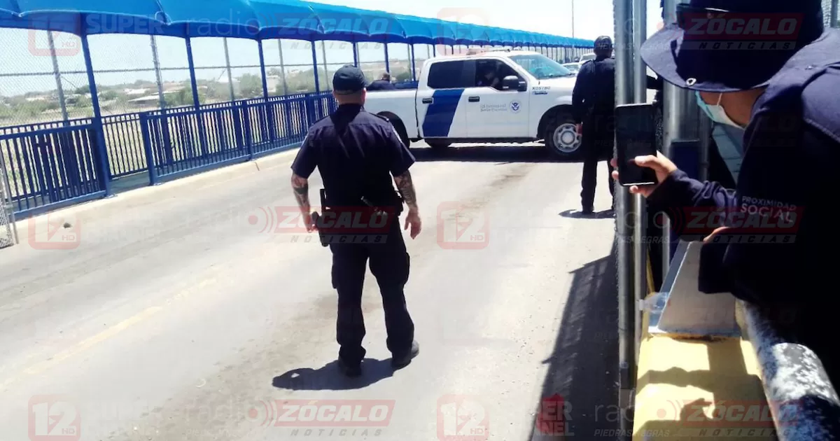 El hombre iba corriendo por el puente para trata de cruzar de manera ilegal hacia EEUU