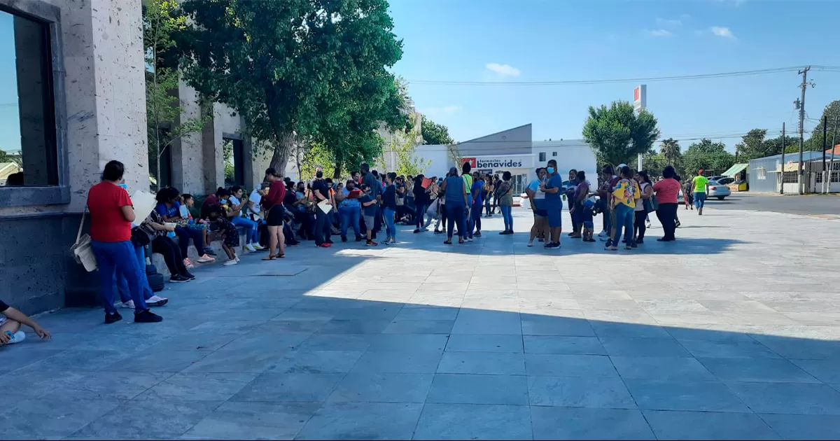 Agradecen madres de familia programa de becas municipales; destacan rápido registro