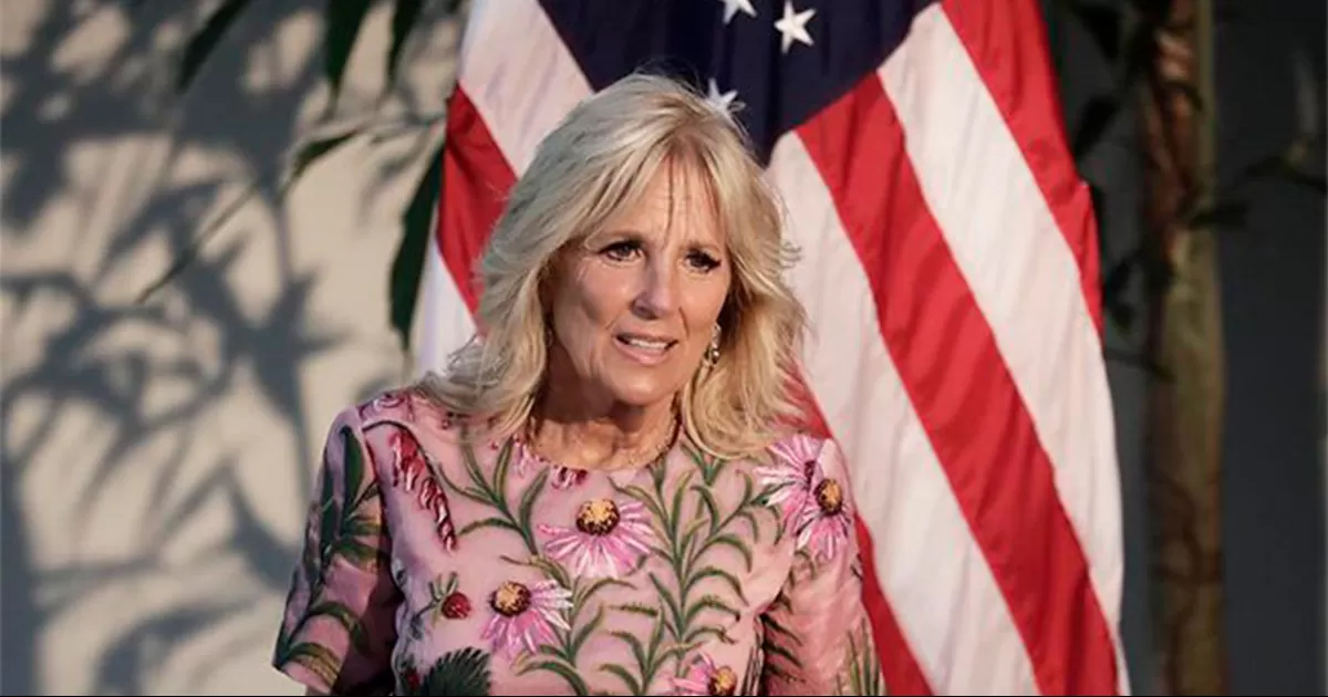 La esposa del presidente estadounidense, Joe Biden, se disculpÃ³ a travÃ©s de su portavoz, Michael LaRosa.