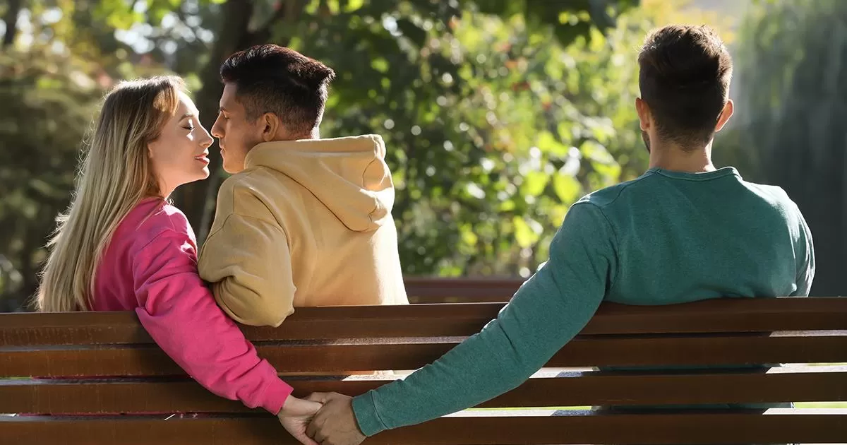 Joven se hace la vasectomía sin decirle a su novia, y ella se embaraza de su mejor amigo