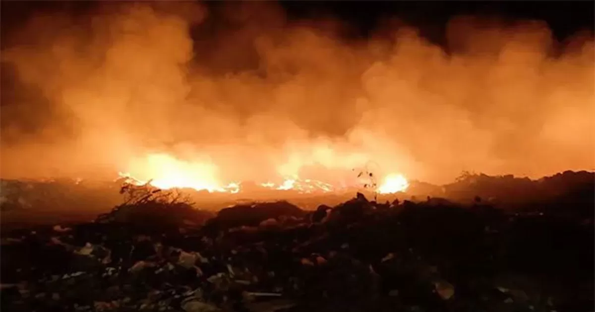 Por causas que se desconocen de momento el fuego iniciÃ³ a las 23:22 horas del miÃ©rcoles lo que provocÃ³ la movilizaciÃ³n de los rescatistas