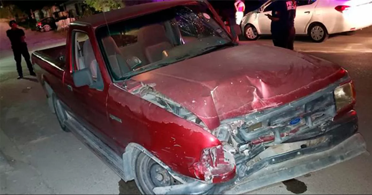 Se mete a vivienda con todo y su camioneta en Acuña