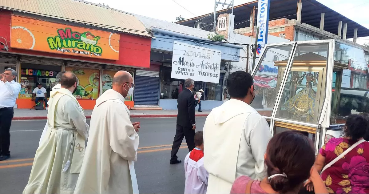 La imagen que representa a la inmaculada concepciÃ³n de MarÃ­a, despertÃ³ el fervor de creyentes.