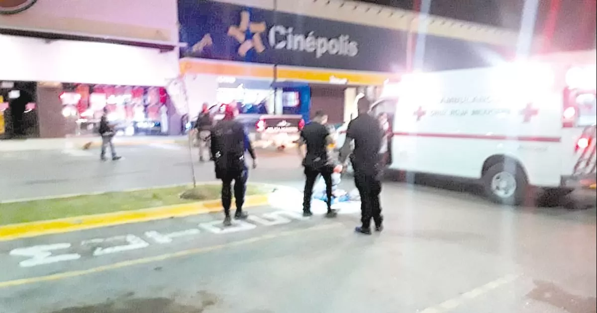 Arranque de celos fue lo que provocÃ³ que casi pierda la vida Silvia Beatriz â€œNâ€ durante hechos en los que se habÃ­a presumido que su pareja, CÃ©sar â€œNâ€, la habÃ­a atropellado en el estacionamiento del Paseo MÃºzquiz, esto de acuerdo con las primeras diligencias de investigaciÃ³n que lleva a cabo la FiscalÃ­a General del Estado.