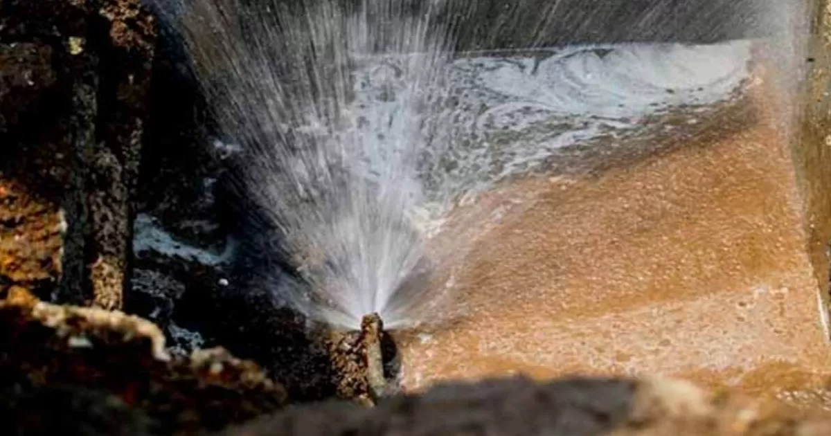 Inexplicablemente se quemaron 18 tubos que se utilizarÃ­an para llevar agua a Monterrey desde el rÃ­o Ramos en el municipio de Allende, habitantes de esa localidad a 60 kilÃ³metros al sur, bloquearon la carretera Nacional, en oposiciÃ³n a entregar el lÃ­quido de la vertiente.