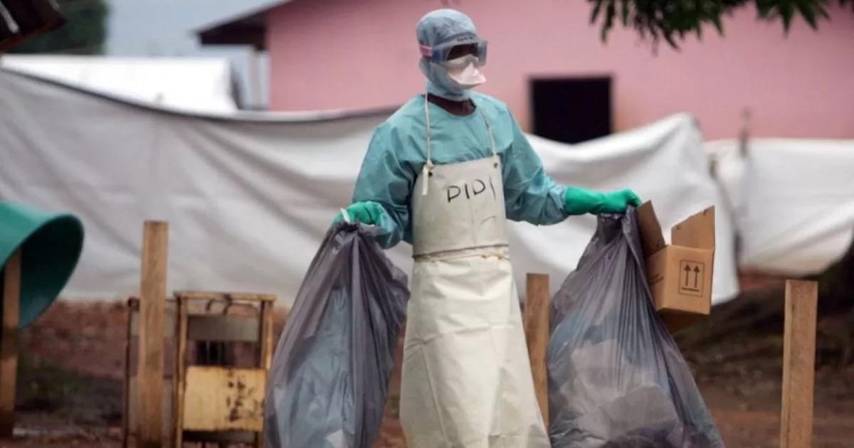 Las autoridades confirmaron dos casos de la enfermedad similar al Ã©bola en dos pacientes que habÃ­an dado positivo al virus a principios de este mes y murieron poco despuÃ©s.