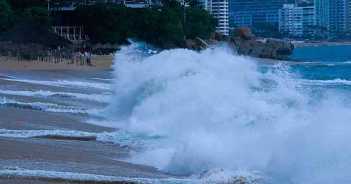 Huracán Estelle se intensifica en el Pacífico; pronostican más lluvias