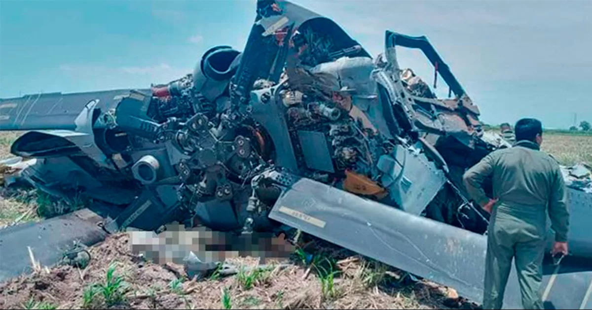 De acuerdo con fuentes vinculadas a la indagatoria, la aeronave cayÃ³ en una cancha de futbol donde no se encontraron rastros de fuego.