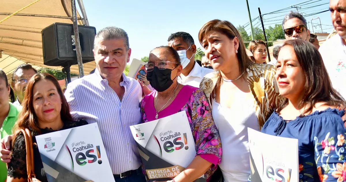 Gobernador Miguel Riquelme entrega escrituras en Sacramento e inaugura pozo de agua y calles pavimentadas en Nadadores.