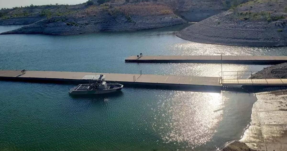 El nivel del agua en la Presa de la Amistad llegÃ³ a su nivel mÃ¡s bajo desde que fue construida, permaneciendo en mil 55 pies con ocho pulgadas, sobrepasando el rÃ©cord que se tenÃ­a desde el 2013 por una pulgada y media.