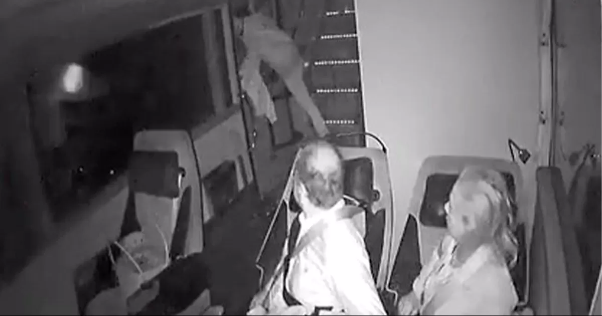 Joven se lanza de autobús en movimiento en SLP; dijo cosas sin sentido antes