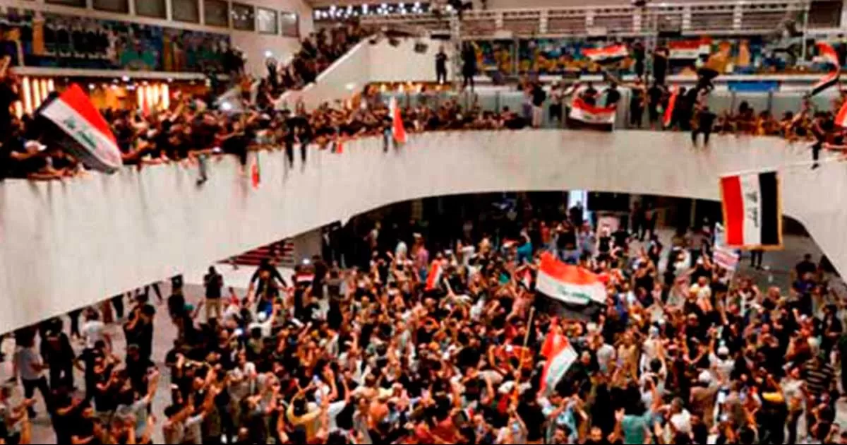 Asaltan el Parlamento de Irak en rechazo al primer ministro
