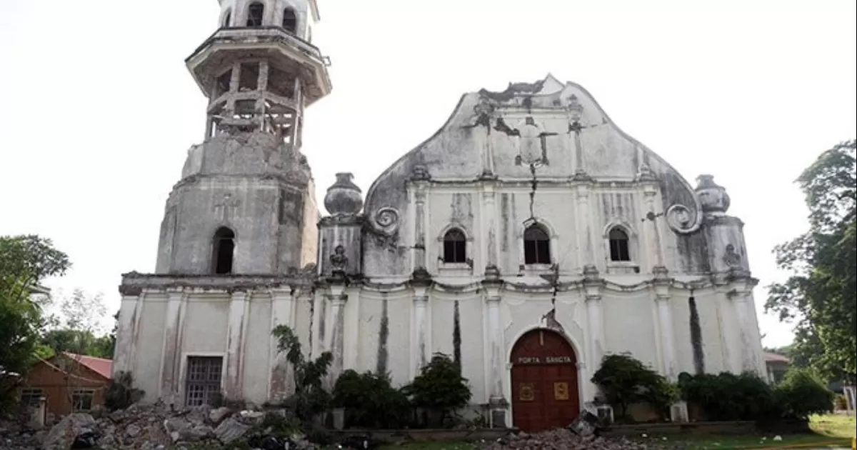 Fuerte sismo en Filipinas ya deja seis muertos y al menos cuatro desaparecidos