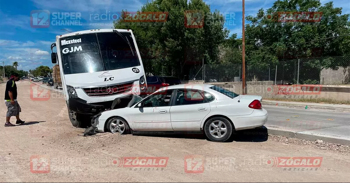 El conductor del automÃ³vil en su intento de rebasar provocÃ³ el accidente.