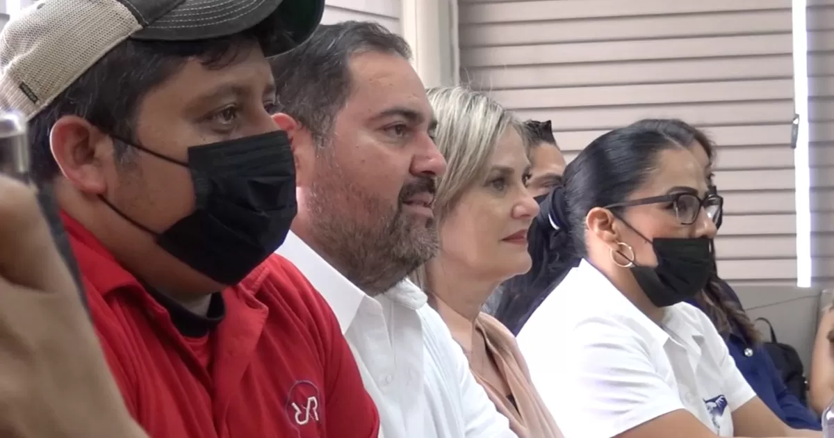 Para lograr el éxito, ofrecieron una interesante conferencia a microempresarios