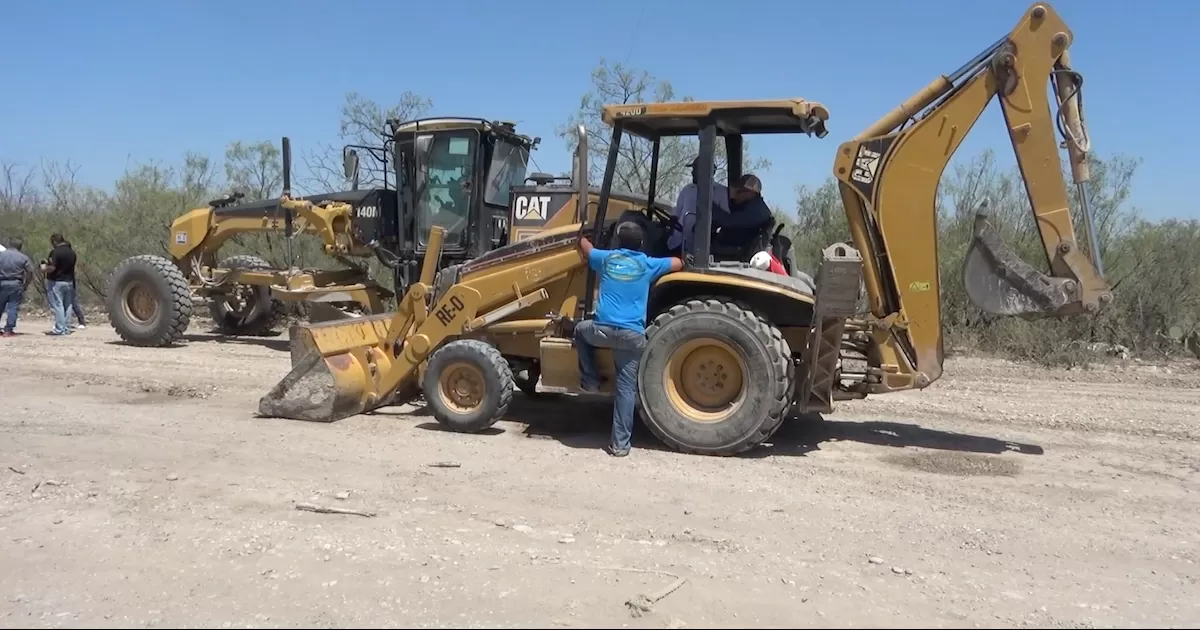 Continúan avanzando trabajos de pavimentación al Ejido Centinela