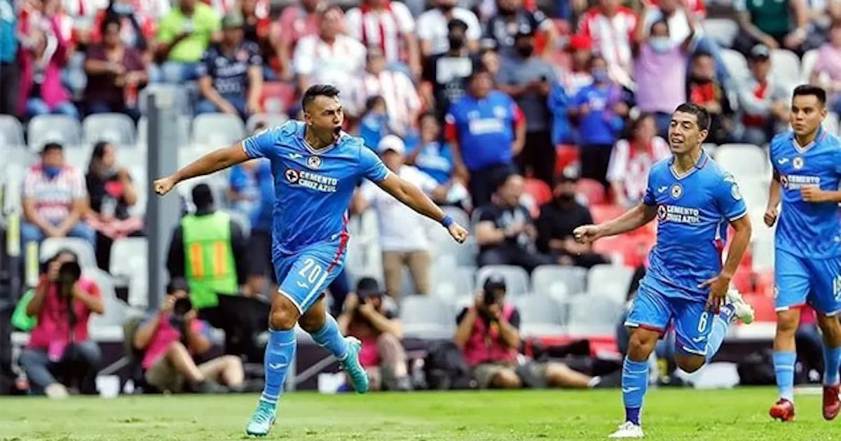 Cruz Azul vence por la mínima a Necaxa y vuelve a ganar en el Azteca