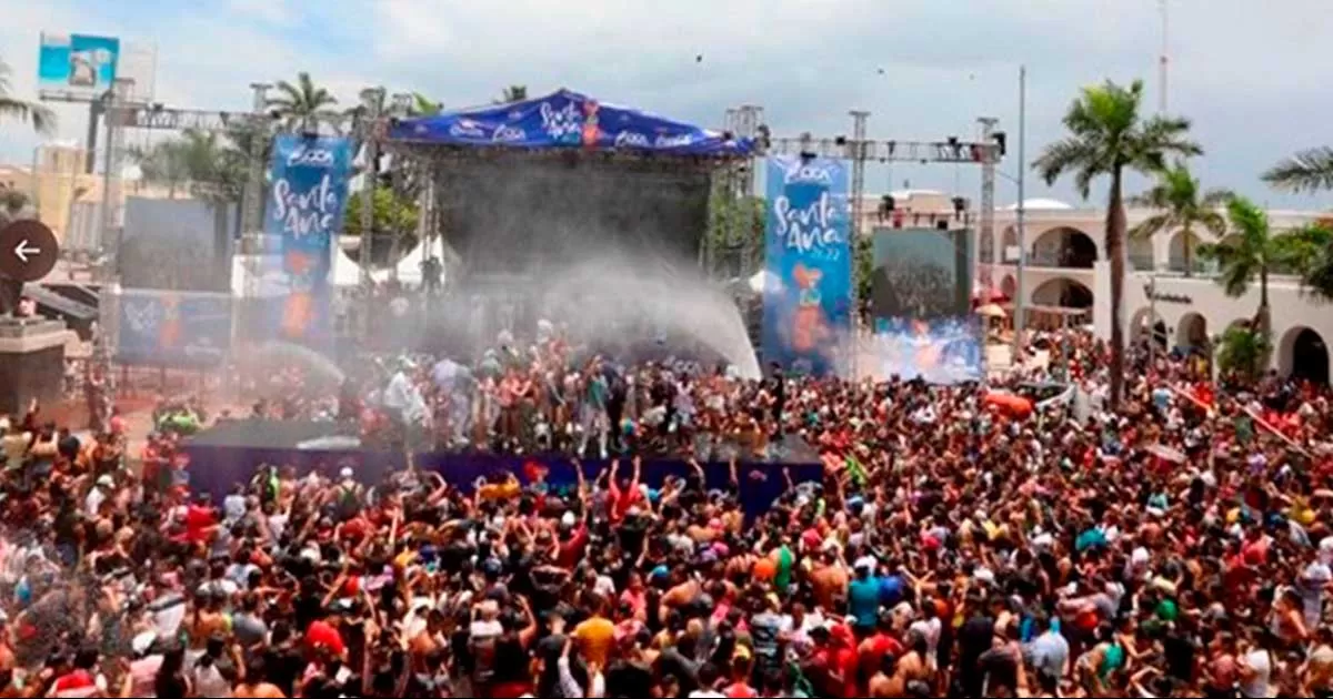 Mientras en Nuevo LeÃ³n sufren sin agua, en Veracruz se dan â€˜baÃ±o popularâ€™