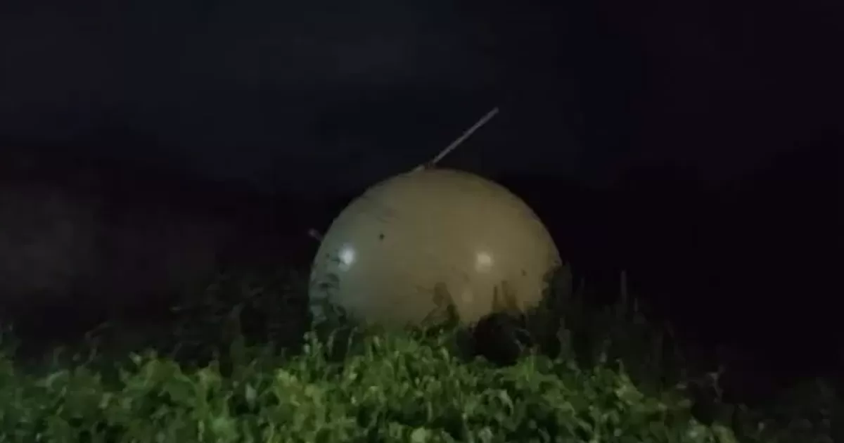 El meteorÃ³logo, Isidro Cano, quien informÃ³ de la caÃ­da del artefacto advirtiÃ³ de que el objeto podrÃ­a tener radiactividad por lo que recomendÃ³ a quienes lo vean, evitar acercarse