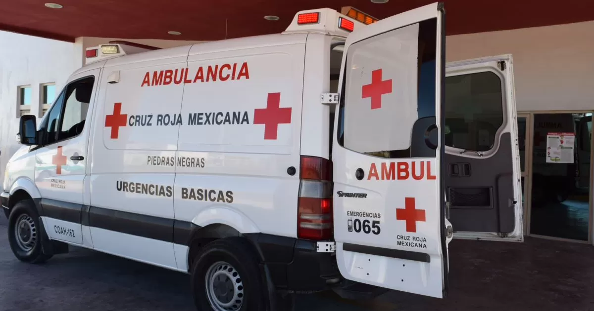 El hombre de 53 aÃ±os de edad fue atendido en el lugar por paramÃ©dicos de la Cruz Roja y luego trasladado al Centro de Salud para continuar su tratamiento.