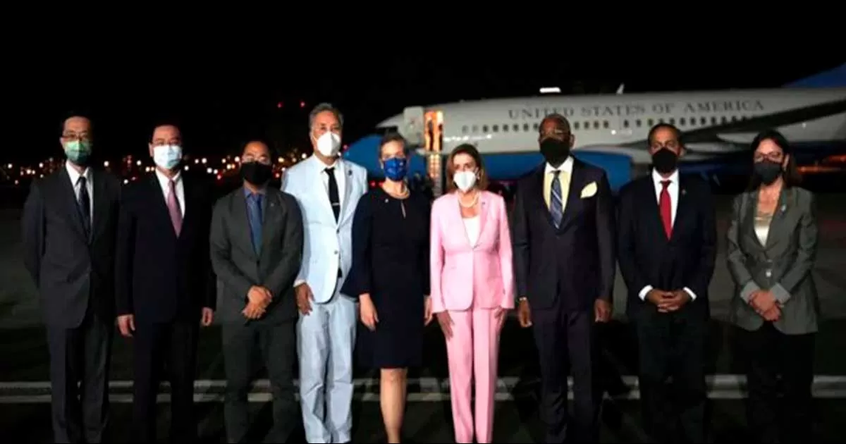 Barcos de guerra de Estados Unidos navegan cerca de Taiwán tras llegada de Pelosi