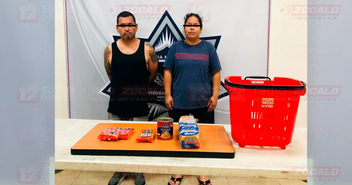 Pareja es arrestada con mercancía robada de Oxxo