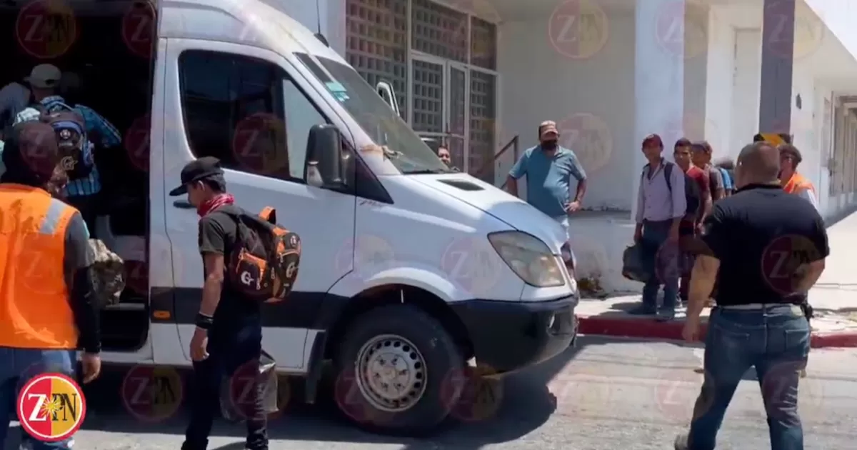 Mientras los migrantes eran asegurados, llegÃ³ al lugar una camioneta turÃ­stica por ellos, por lo que el conductor del vehÃ­culo tambiÃ©n fue detenido.