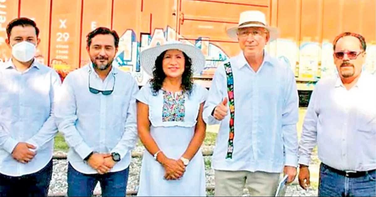 Ken Salazar llega a Chiapas y acusa a polleros de inducir a la muerte