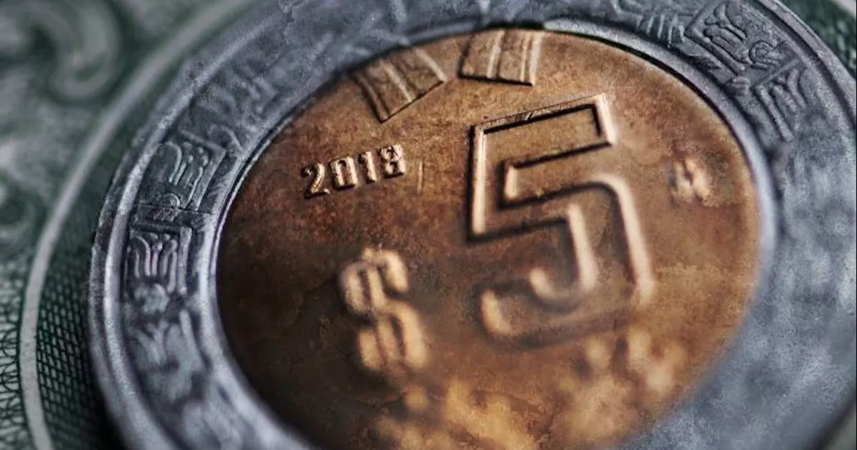 Peso cae tras reportes de nómina no agrícola y de desempleo en EU