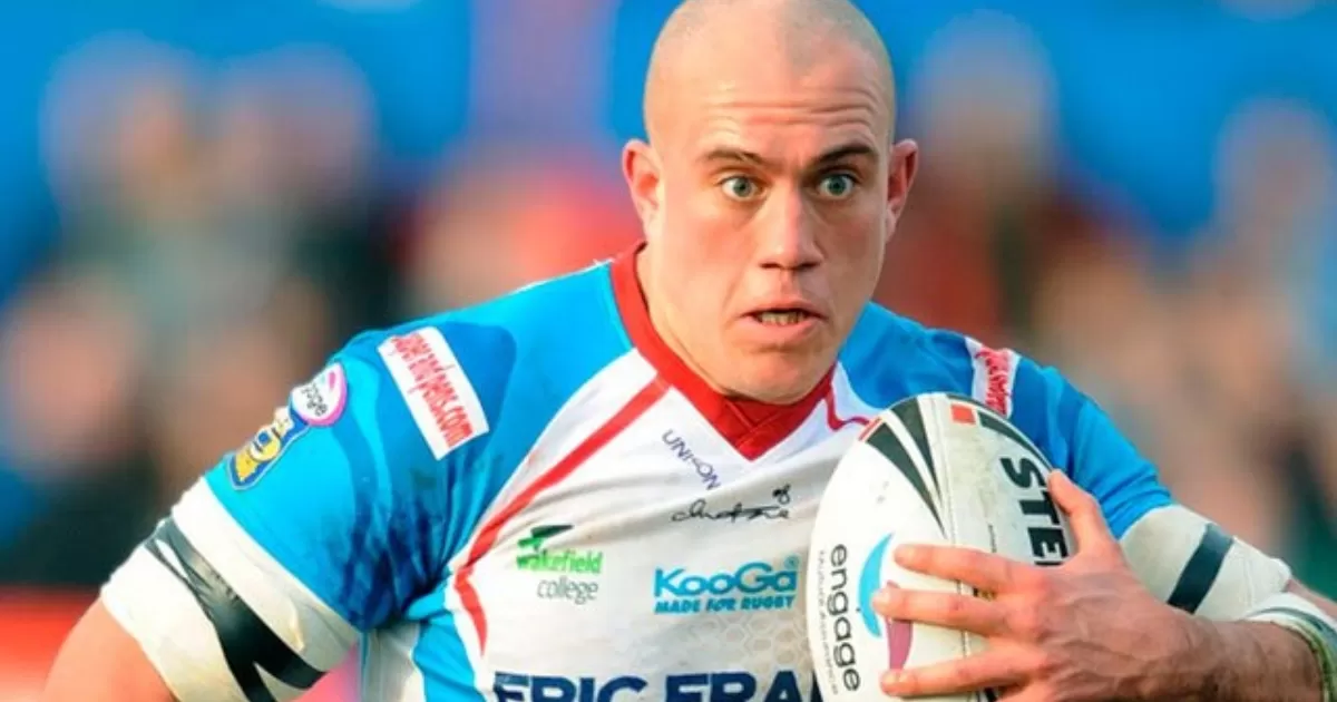 Su pareja, Jennie Platt de 44 aÃ±os y madre de dos hijos, necesitÃ³ tres operaciones despuÃ©s de la paliza.