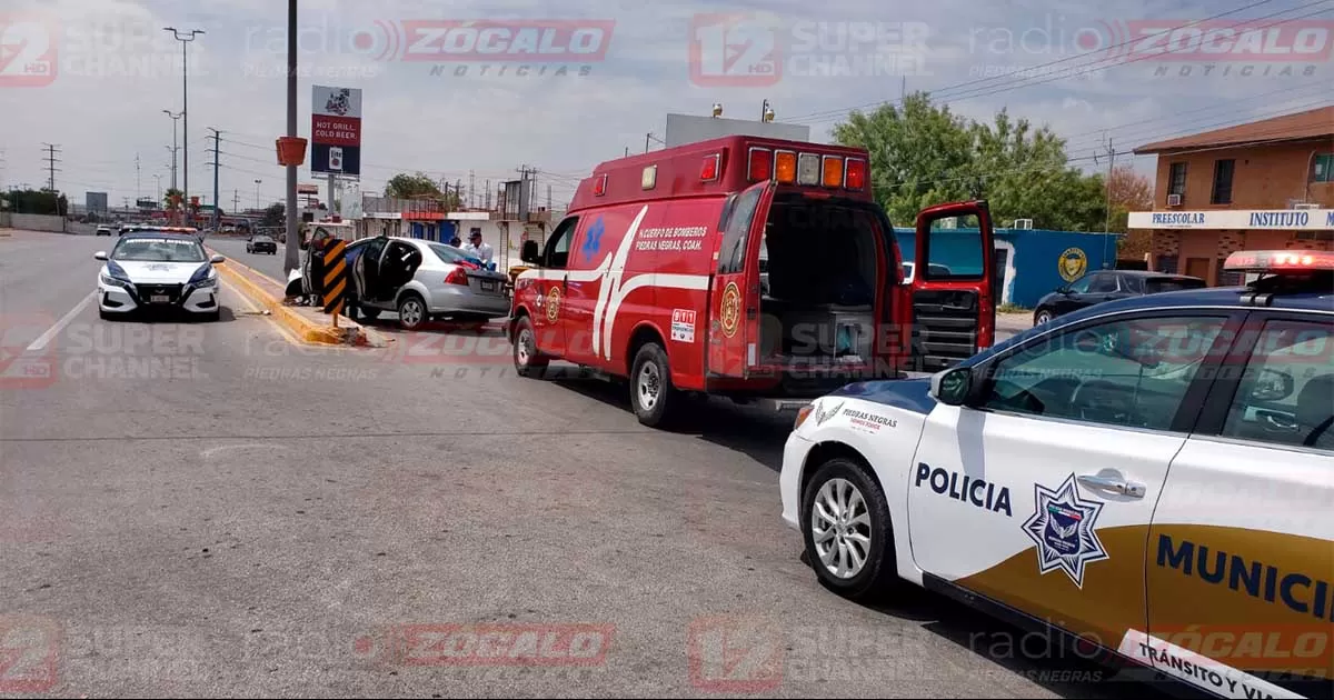 SegÃºn comentarios de los oficiales que atendieron el asunto, la mujer pudo haberse distraÃ­do con su celular. Hasta el momento no hay mÃ¡s vehÃ­culos involucrados.