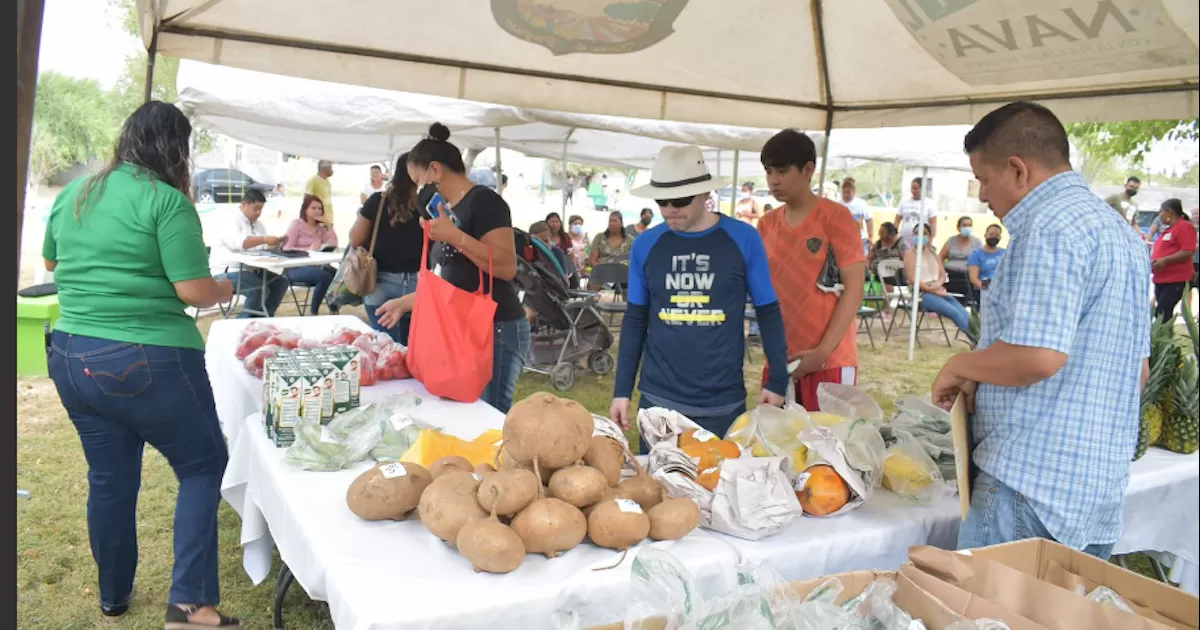 Llevan ¨Mercadito en tu colonia¨ a la Luis Donaldo Colosio en Nava