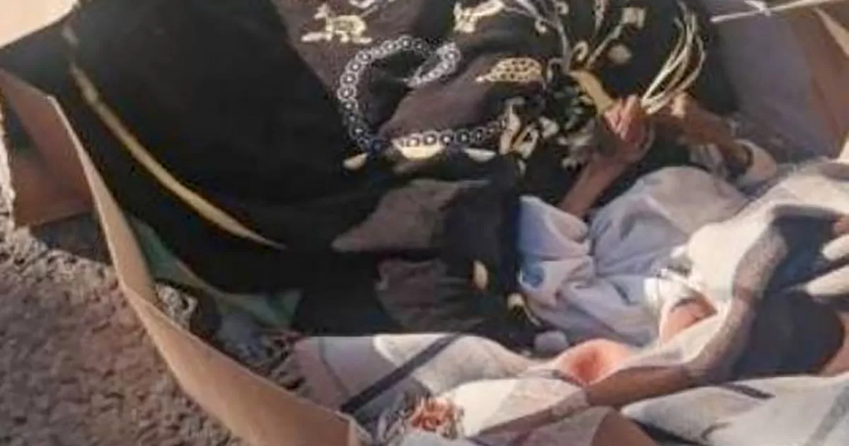 Una abuelita fue abandonada por su familia dentro de cajas de cartÃ³n y sin comida en calles de Puebla; ya estÃ¡ en resguardo