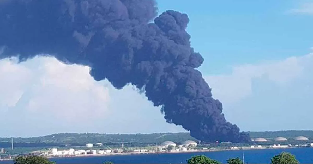 Sin control incendio en tanques de combustible en Cuba; EU ofrece asistencia