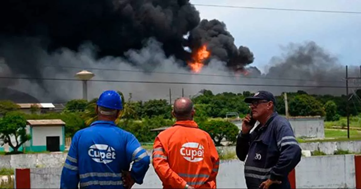 Llega a Cuba ayuda de México para enfrentar incendio en depósitos de combustible