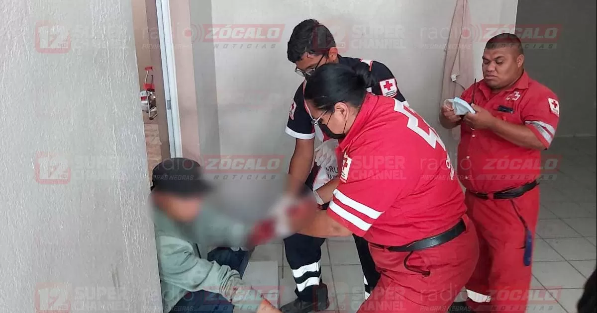 Le roban fotos íntimas de su esposa del celular e intenta quitarse la vida