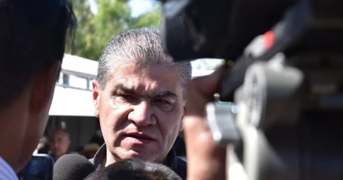 El gobernador del estado Miguel Riquelme SolÃ­s seÃ±alÃ³ que estÃ¡ supervisando los avances que se realizan para el rescate de los mineros atrapados en el interior del pozo.