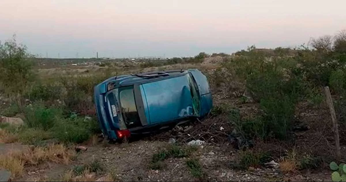 El lesionado de la volcadura fue trasladado a un hospital de Rosita por elementos del cuerpo de bomberos de Nueva Rosita.