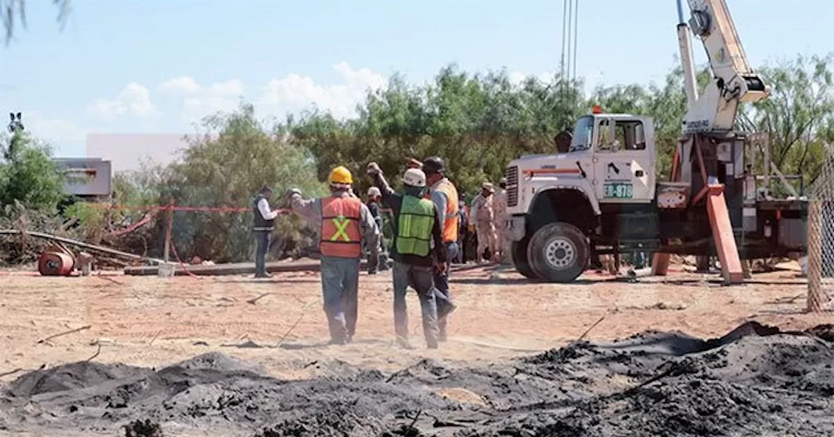 El Gobernador del Estado, Miguel Ãngel Riquelme SolÃ­s, informÃ³ que la capacidad de sustracciÃ³n de agua es cada vez mayor a la filtraciÃ³n, lo que permitirÃ¡ que en los prÃ³ximos dÃ­as se presenten las condiciones idÃ³neas para el ingreso de los rescatistas.