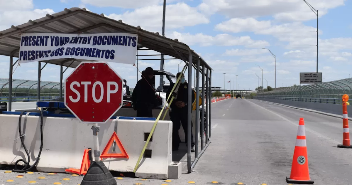 Lo detienen por cruzar 90 pastillas de uso controlado en Eagle Pass