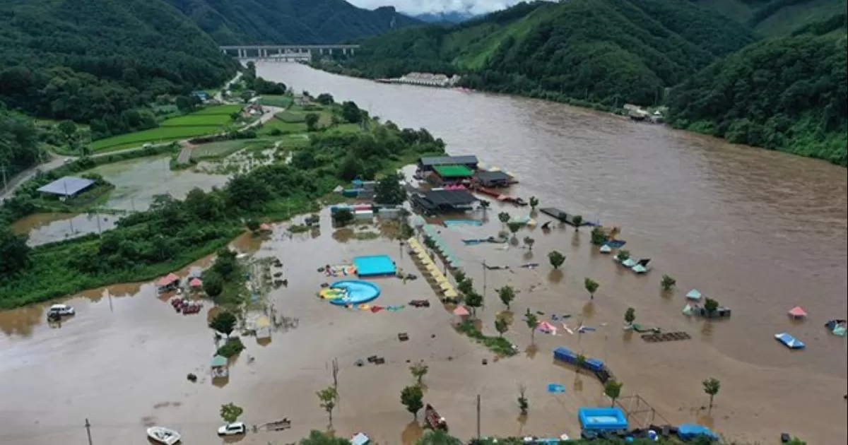 Se elevan a 11 los muertos y desaparecidos por fuertes lluvias en Corea del Sur