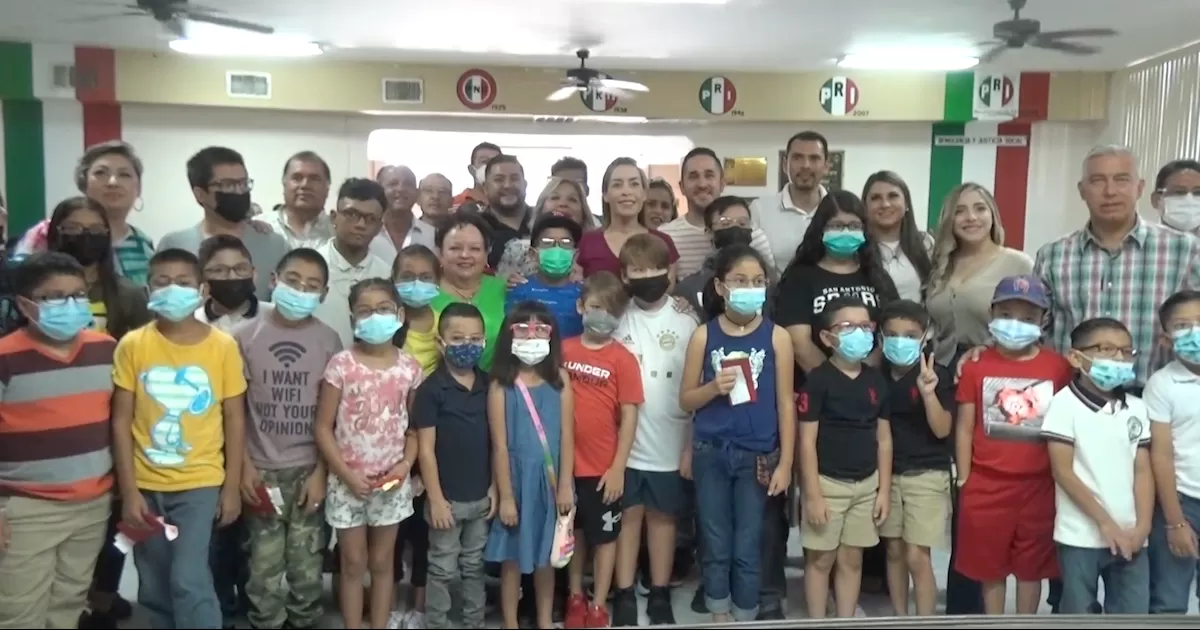 La senadora VerÃ³nica MartÃ­nez, encabezÃ³ este sÃ¡bado la entrega de lentes gratuitos a niÃ±os y jÃ³venes en las instalaciones del Partido Revolucionario Institucional