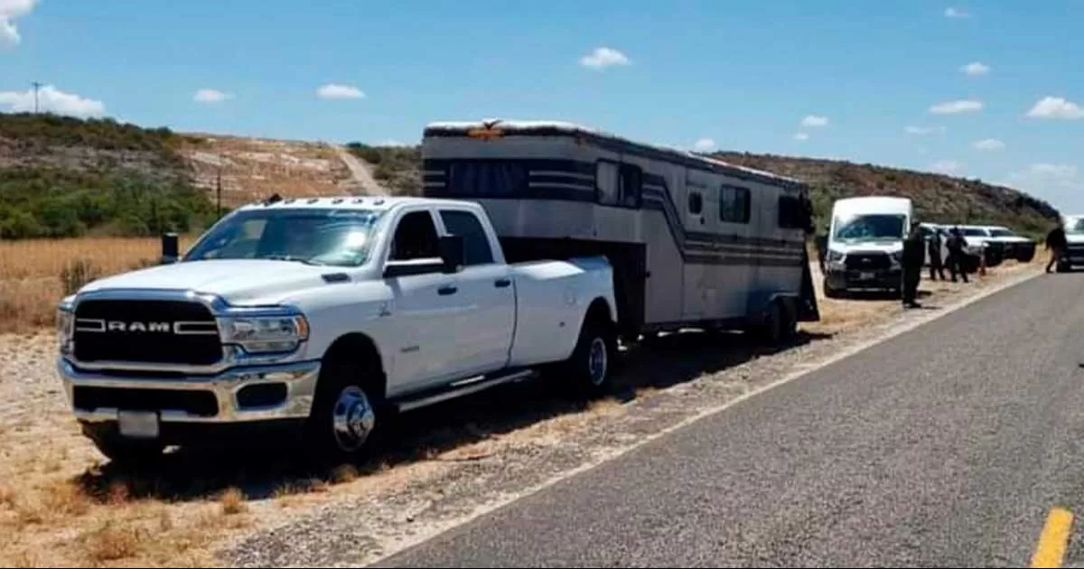 Asegura autos y armas de fuego; hasta un remolque para caballos.
