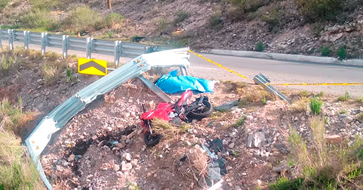 Se mata motociclista en carretera a Zacatecas tras perder el control en curva